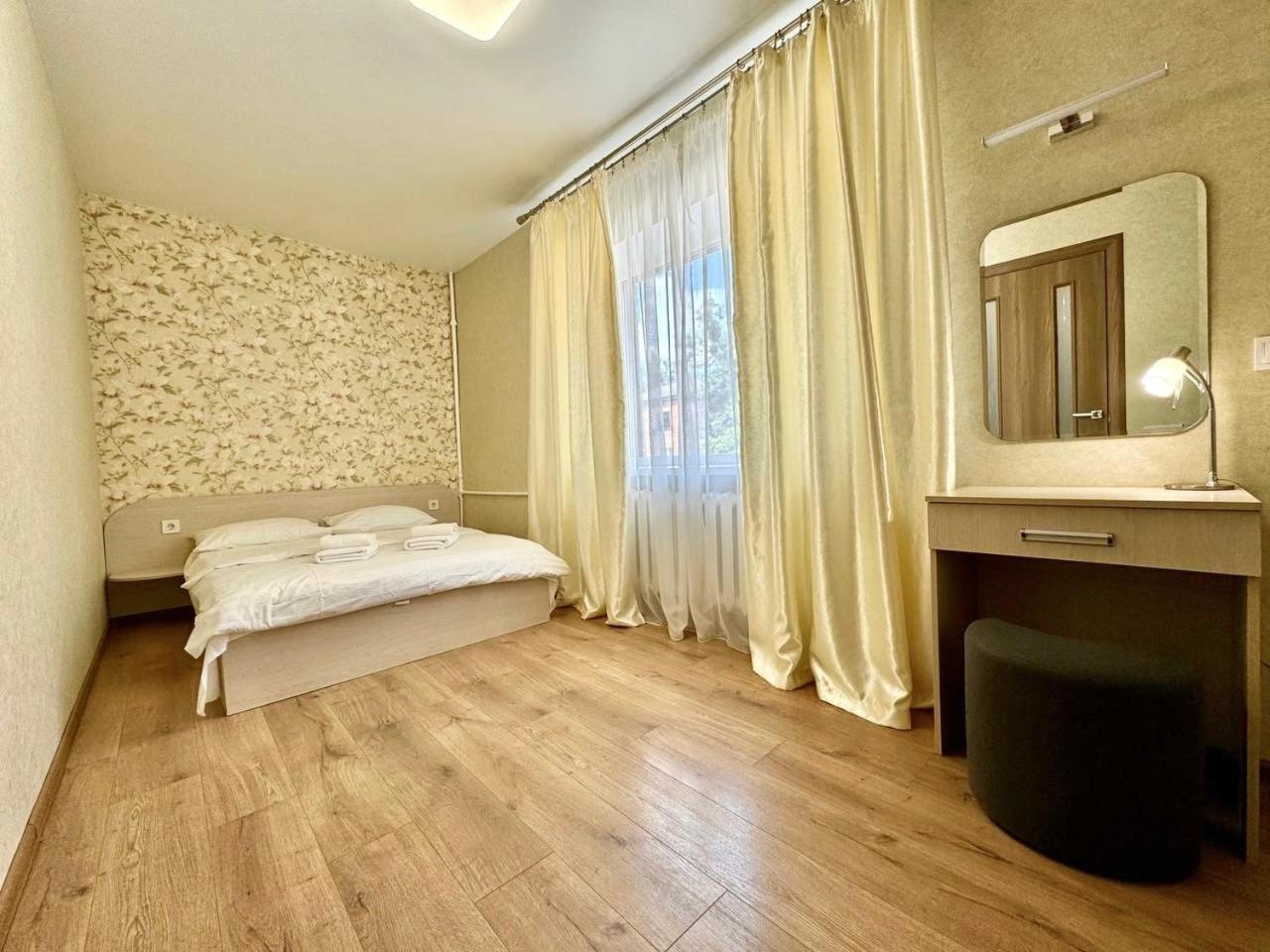 Apartpoltava Витончені Апартаменти Біля Лялькового Театру, Звітна Документація Для Відрядження, Банківський Чек Extérieur photo